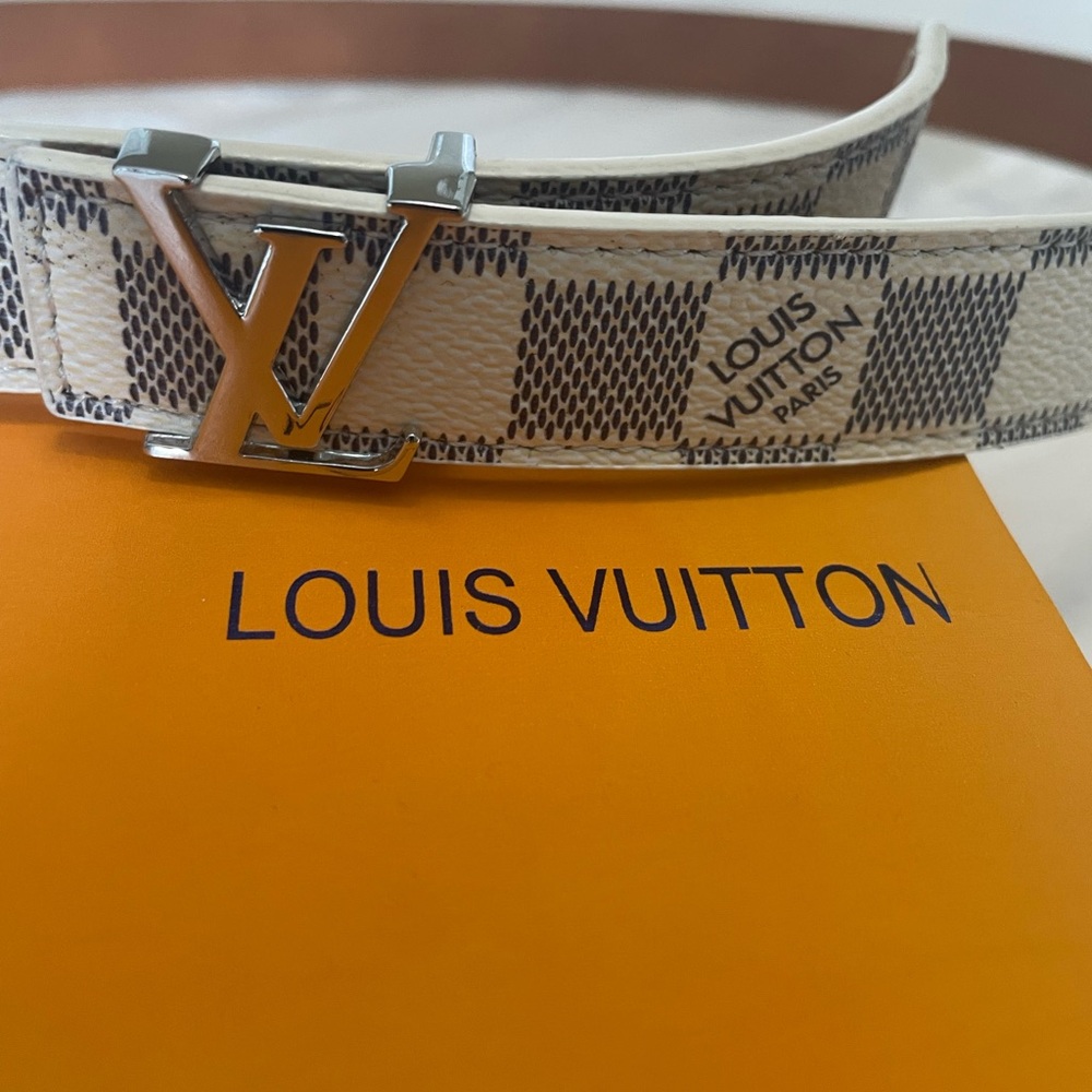 Louis Vuitton retro style belt .
